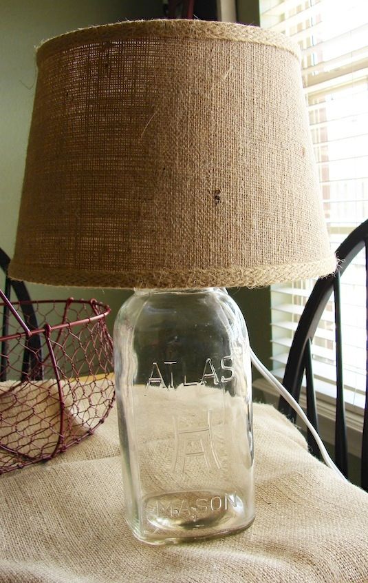 20 Of The Best Mason Jar Projects | Use them as a lamp base. You could even fill it with a few items that match your room's decor.