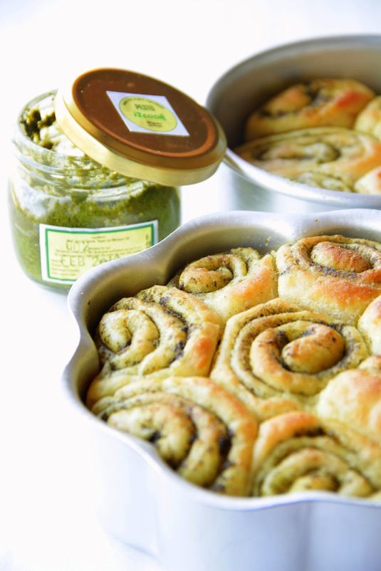 42 Mouthwatering Pull-Apart Recipes | Pull-Apart Pesto Rolls