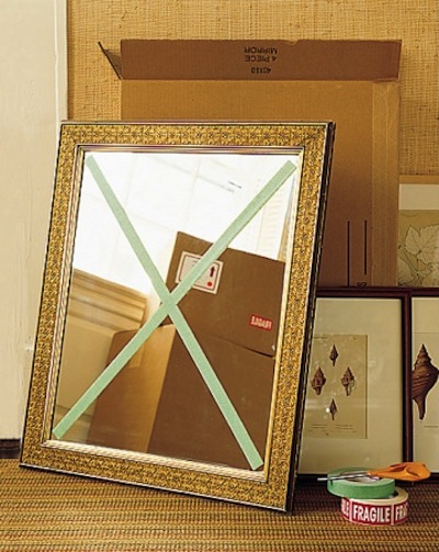 Absorb shock and keep the glass in the frame with masking tape. - Lots of clever moving, packing and organizing tips for houses, apartments and out of state or long distance moves! Moving into a new house? Here you will find clever moving hacks everyone should know, including a moving checklist. Listotic.com