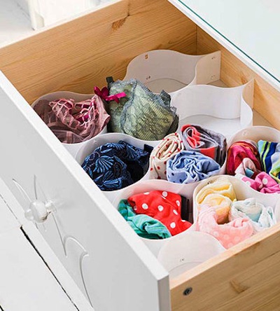 33+ Helpful Moving Tips Everyone Should Know ~ Keep your lightweight items in your drawers. Saves time, space and boxes!