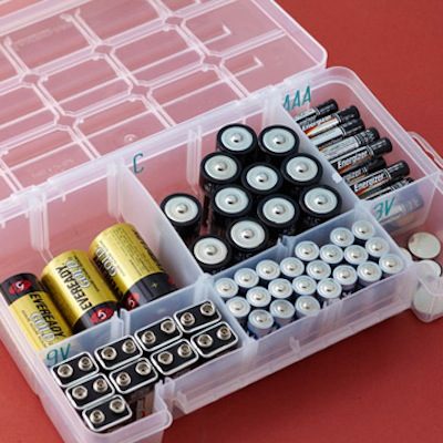 https://listotic.com/wp-content/uploads/2013/10/50-Genius-Storage-Ideas-all-very-cheap-and-easy-Great-for-organizing-and-small-houses-tackle-box.jpg