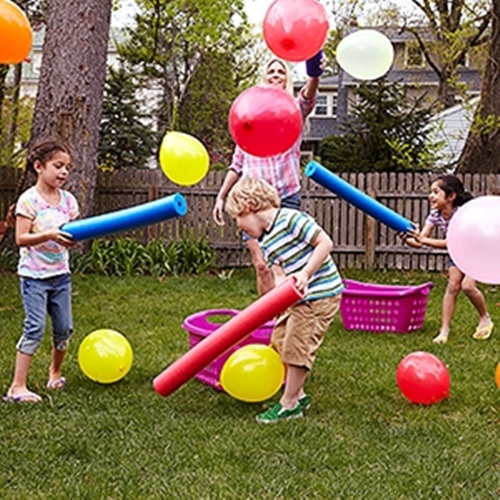 32 Of The Best DIY Backyard Games You Will Ever Play - Super fun game for kids using pool noodles and balloons. :)