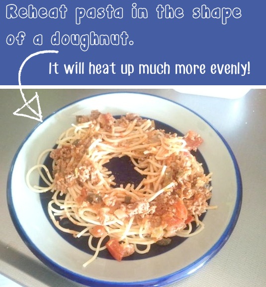 #8. The smart way to reheat pasta! ~ 36 Kitchen Tips and Tricks That Nobody Told You About