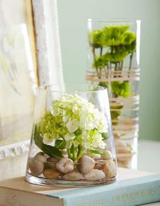 #9. Placer blomsterne under kanten af vasen for at få dette fantastiske look. -- 13 Clever Flower Arrangement Tips Tricks