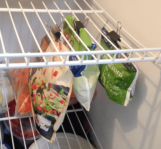 https://listotic.com/wp-content/uploads/2016/06/10.-Use-binder-clips-to-keep-your-freezer-bags-closed-and-utilizing-empty-air-space-in-your-freezer.-11-Brilliant-Fridge-and-Freezer-Organization-Ideas.png