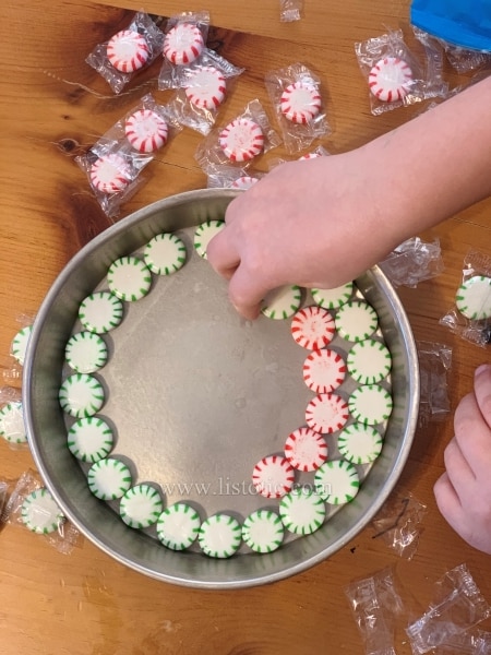 Get creative with your mint holiday plate. Arrange cool patterns.