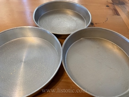 Round cake pans make just the right sized mint plate.