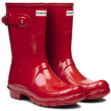 Women’s red rain boot, perfect with an outfit for traveling or work. Hunter brand red rain boot found at Amazon. 