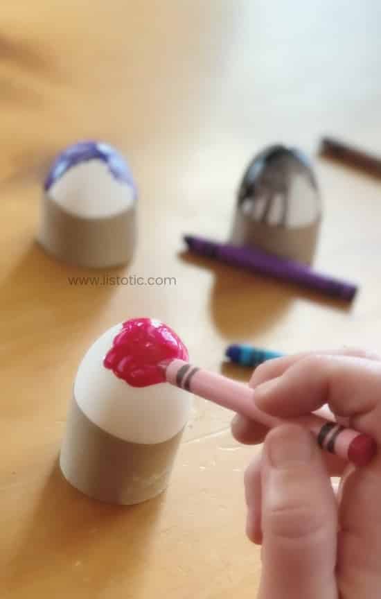 Decorating idea for hardboiled eggs with kids or adults for Easter decorations.