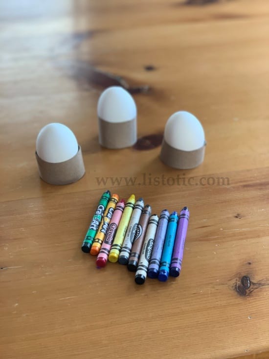 Fun Easter egg decorating competition idea using crayons and warm hard boiled eggs. 