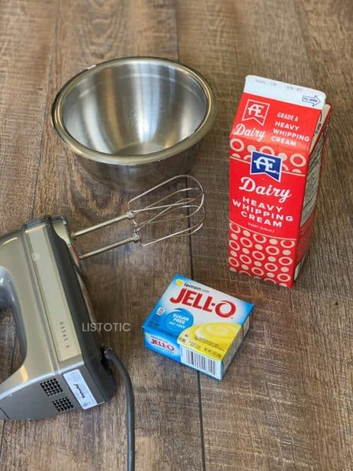 tools and ingredients for low carb mousse pudding recipe