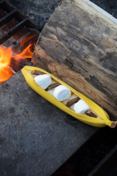 15 Delicious Campfire Dessert Recipes For Your Next Trip ...